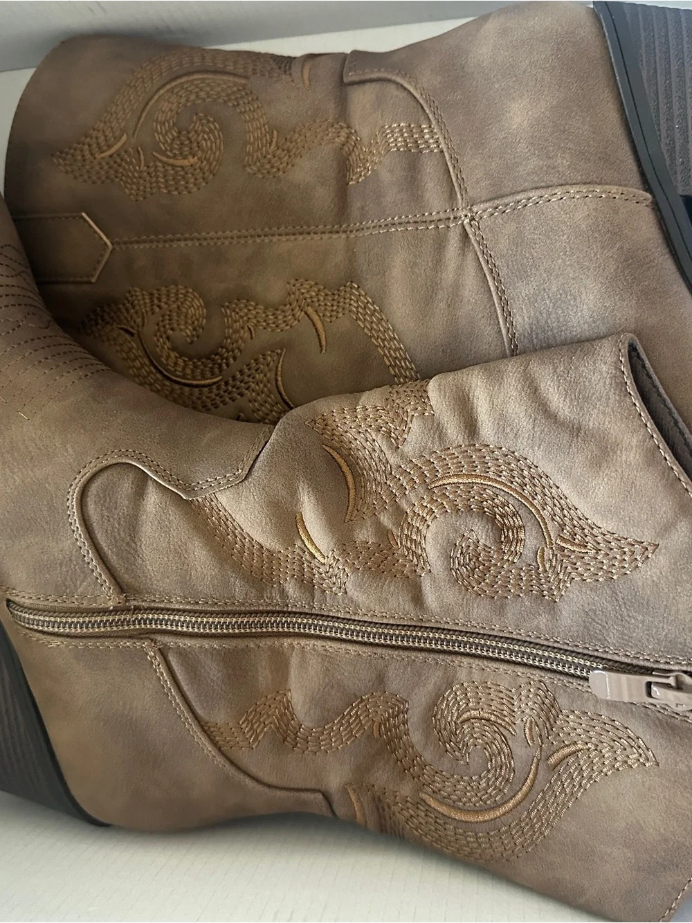Dream Pairs Taupe Western Ankle Boots with Embroidered Detail size 8